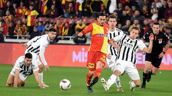 Altay'da takımın yaşı düştü
