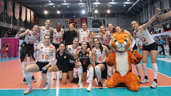 Eczacıbaşı Dynavit, Sigorta Shop'u 3-2 mağlup etti